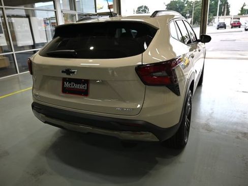 New 2026 Chevrolet Trax ACTIV w/ Sunroof Package FWD image 5