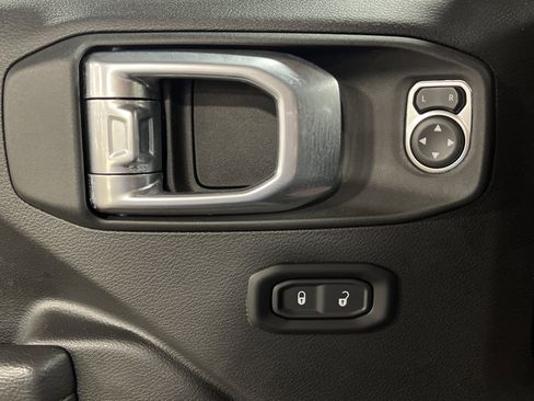 Used 2023 Jeep Wrangler Rubicon w/ Cold Weather Group image 8