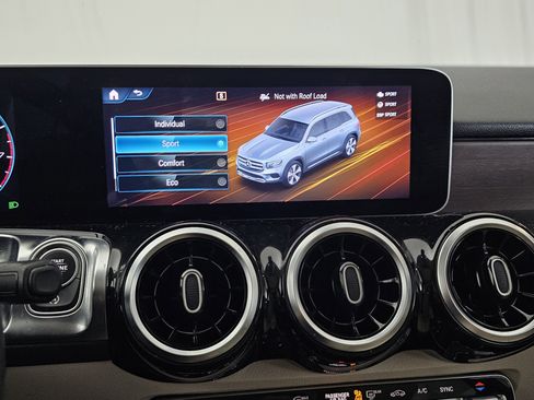 Used 2020 Mercedes-Benz GLB 250 4MATIC image 22