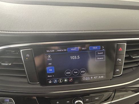 Used 2024 Buick Enclave Essence image 27