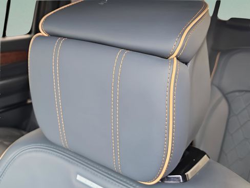 Used 2023 Jeep Grand Wagoneer Series III image 14