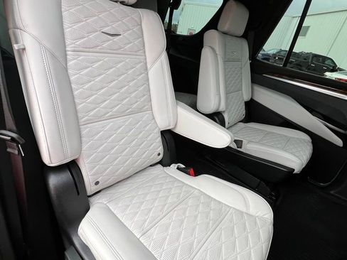 Used 2025 Cadillac Escalade Sport Platinum w/ LPO, ONYX Package image 21