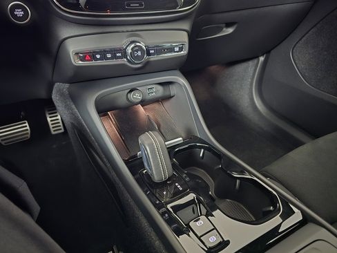 Used 2022 Volvo XC40 T5 R-Design w/ Advanced Package image 30