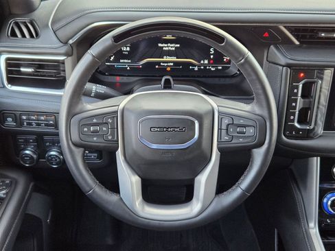 Used 2024 GMC Yukon XL Denali w/ Advanced Technology Package image 22