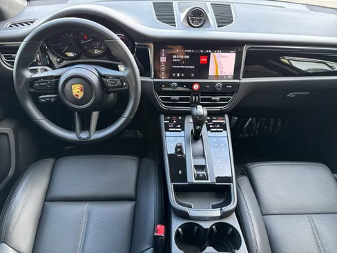 Certified 2026 Porsche Macan AWD/4WD image 6