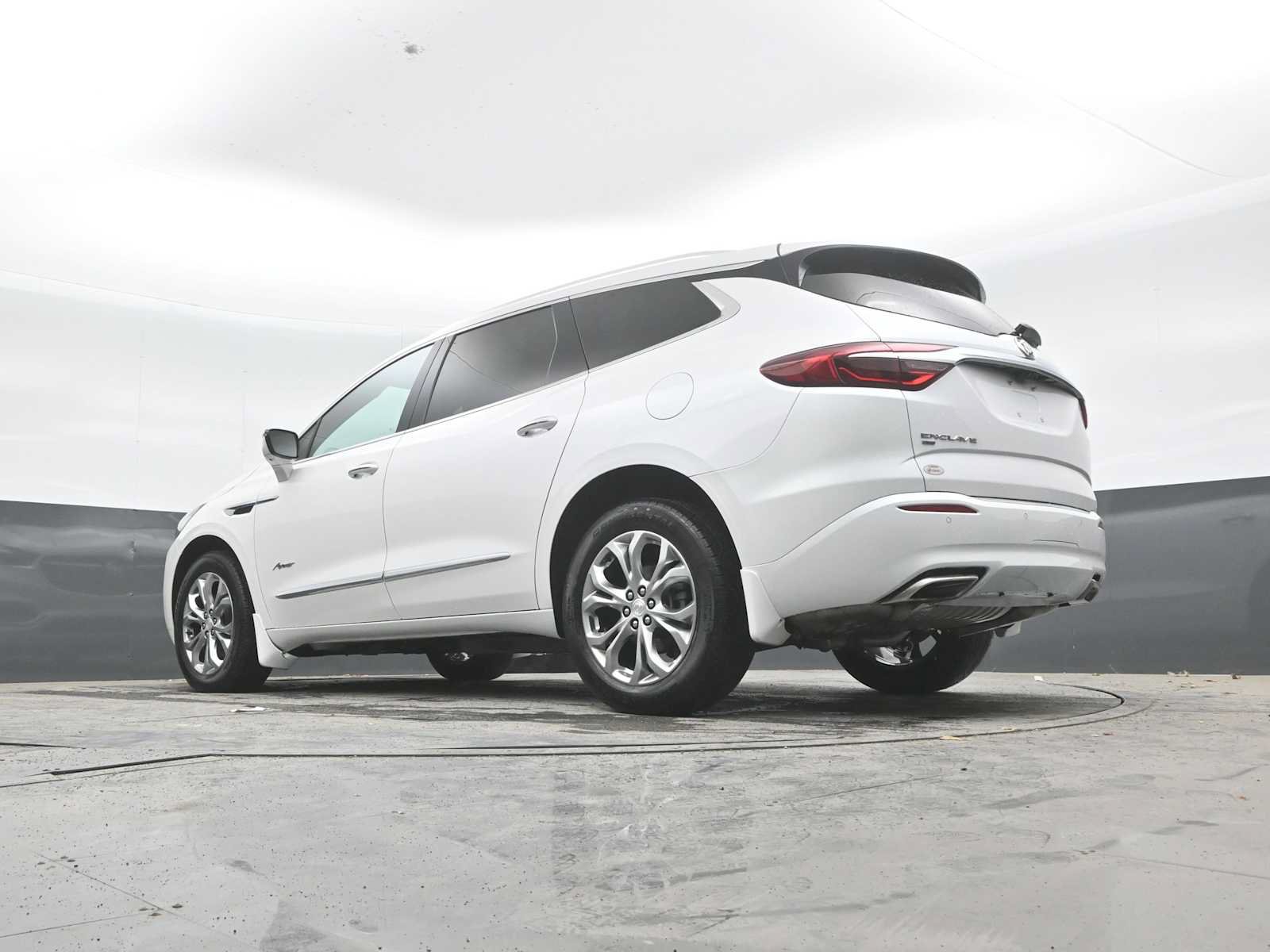 Used 2021 Buick Enclave Avenir w/ Avenir Technology Package AWD/4WD image 23