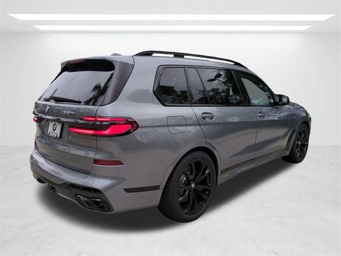 New 2026 BMW X7 M60i image 4