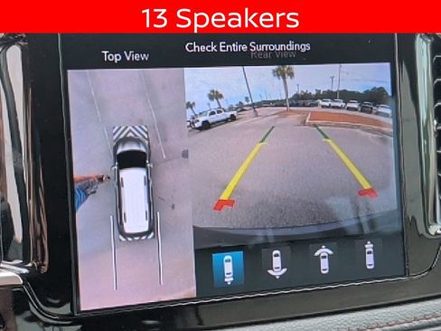 Used 2020 Chrysler Pacifica Limited w/ Tire & Wheel Group FWD image 18