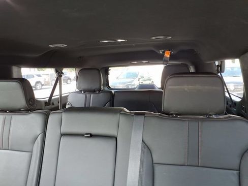 Used 2021 Chevrolet Suburban RST AWD/4WD image 18