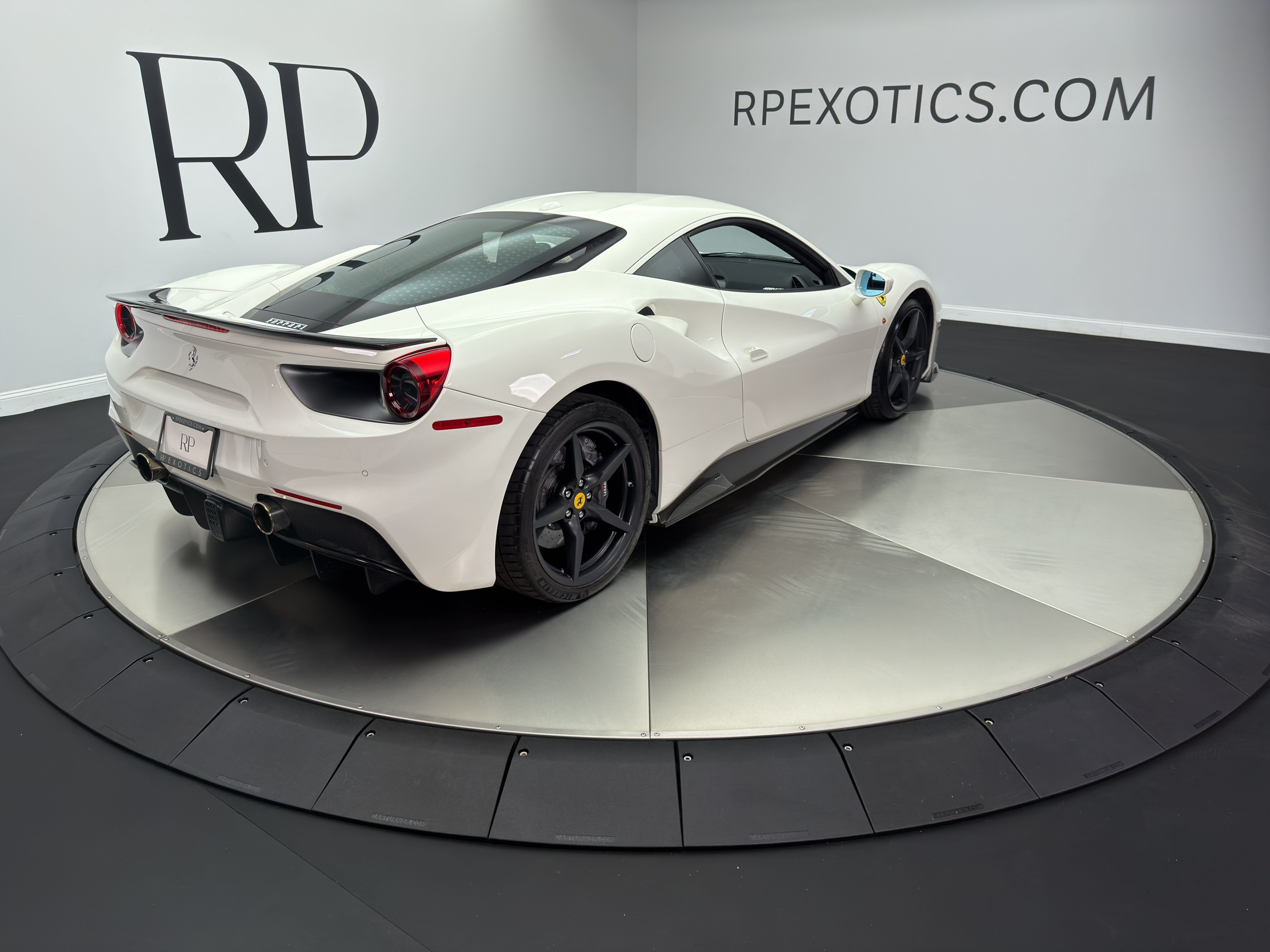 Used 2019 Ferrari 488 GTB RWD image 10
