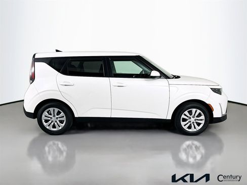 Certified 2023 Kia Soul LX FWD image 4