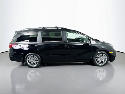 New 2026 Honda Odyssey Touring image 8