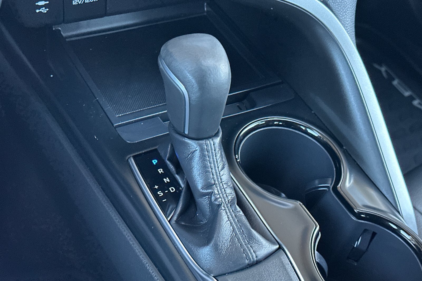 Used 2019 Toyota Camry SE w/ Convenience Package FWD image 19