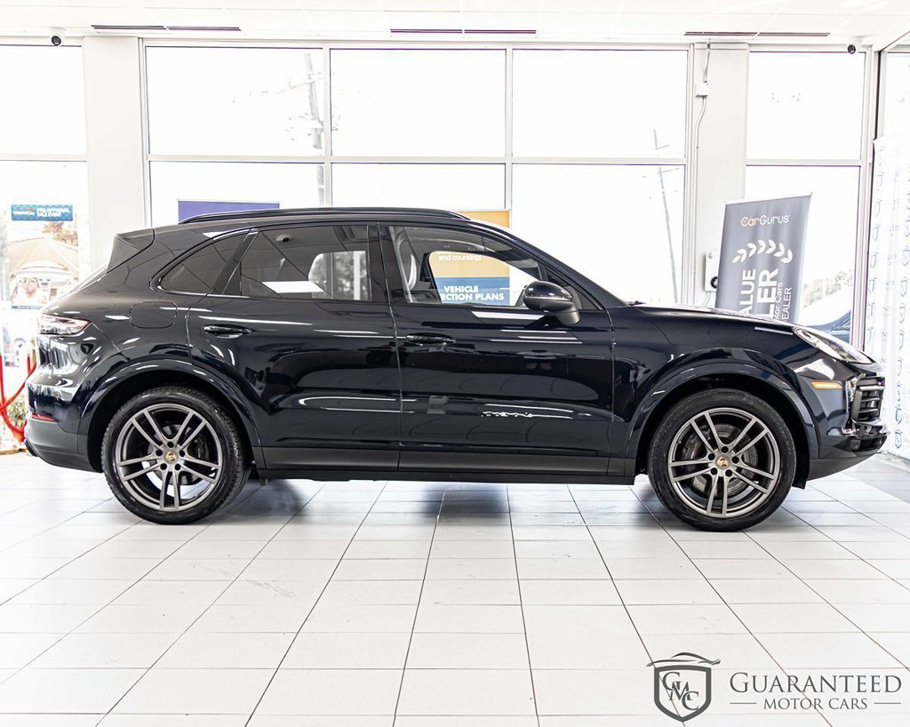 Used 2023 Porsche Cayenne w/ Premium Package AWD/4WD image 9