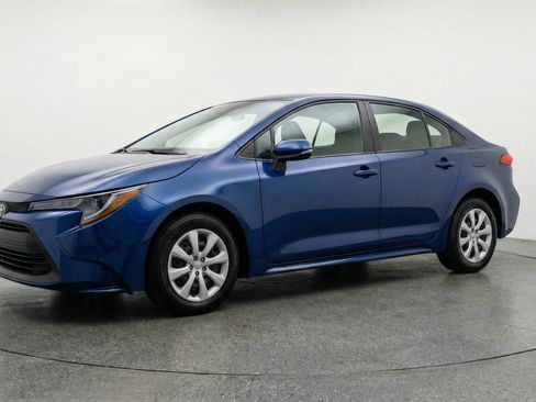 Used 2025 Toyota Corolla LE image 3