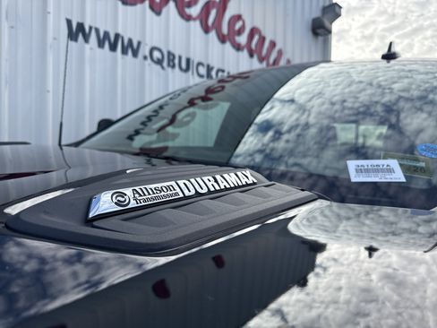 Used 2022 Chevrolet Silverado 2500 LTZ w/ LTZ Plus Package image 11