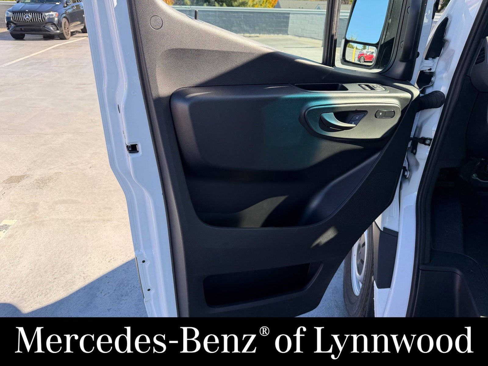 New 2025 Mercedes-Benz eSprinter 170 Cargo image 14
