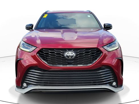 Used 2022 Toyota Highlander XSE FWD image 2