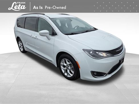 Used 2017 Chrysler Pacifica Touring-L w/ Tire & Wheel Group image 16