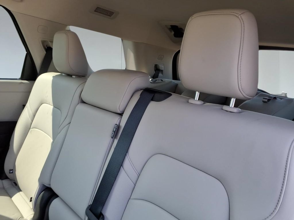 Used 2025 Nissan Pathfinder SL FWD image 13