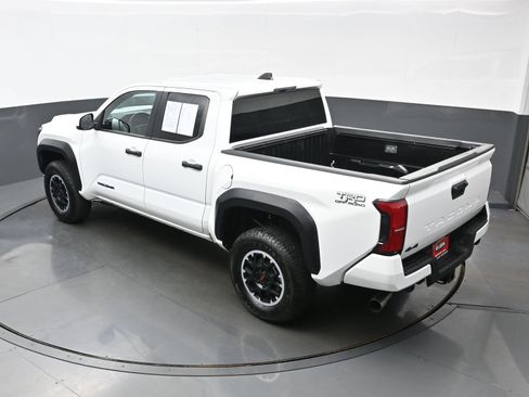 Used 2024 Toyota Tacoma TRD Off-Road AWD/4WD image 38
