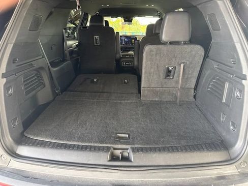 Used 2025 Chevrolet Traverse LT FWD image 5
