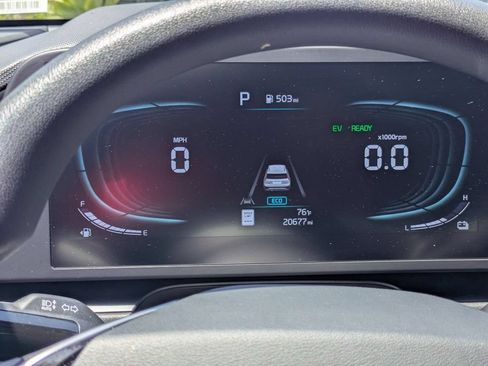 Used 2025 Kia Niro LX FWD image 19
