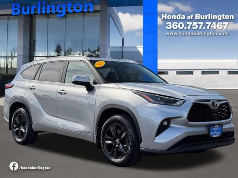 Used 2023 Toyota Highlander XLE AWD/4WD image 8