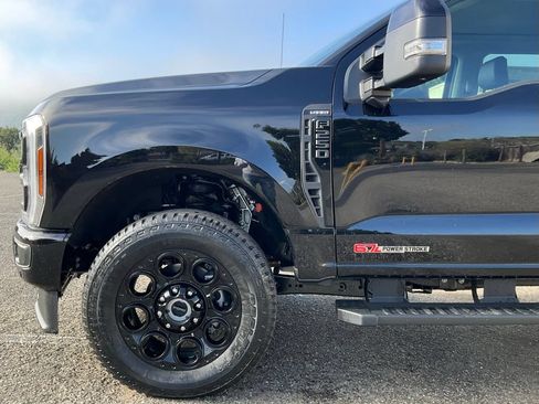 New 2026 Ford F250 Lariat w/ Black Appearance Package AWD/4WD image 10