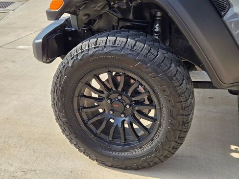 Used 2021 Jeep Wrangler Unlimited Rubicon AWD/4WD image 16