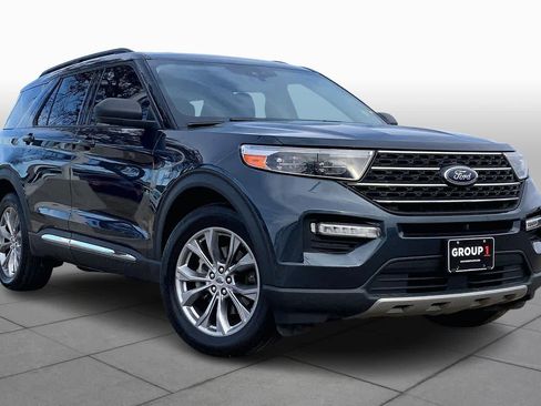 Certified 2022 Ford Explorer XLT w/ Equipment Group 202A image 2