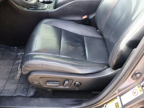 Used 2015 Toyota Highlander XLE image 42