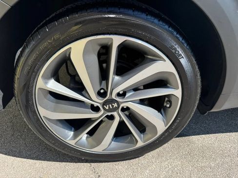 Used 2019 Kia Niro Touring FWD image 27