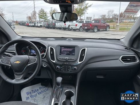 Used 2024 Chevrolet Equinox LT image 2