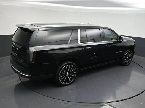 Used 2026 Chevrolet Suburban High Country AWD/4WD image 21