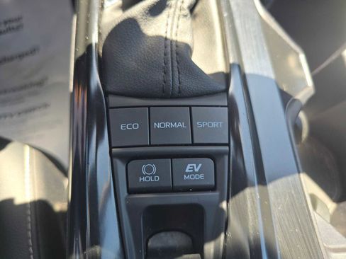 Used 2025 Toyota Camry SE image 31