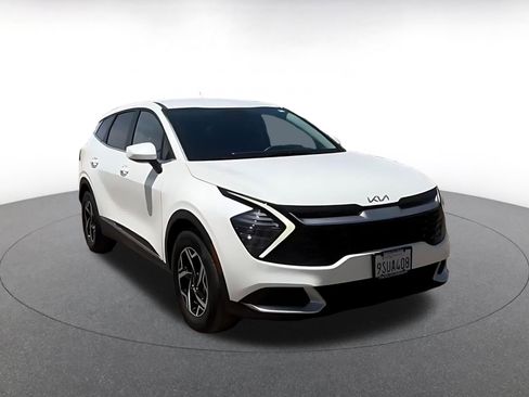 Used 2025 Kia Sportage LX FWD image 3