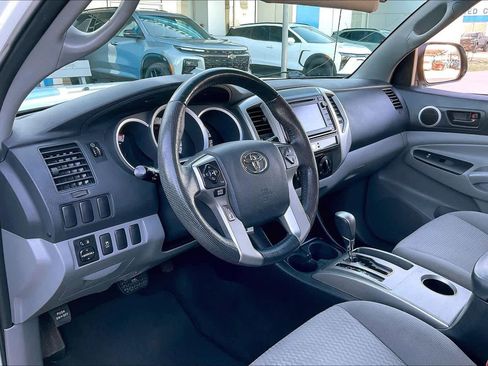 Used 2014 Toyota Tacoma PreRunner image 16