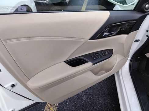 Used 2017 Honda Accord EX-L image 9