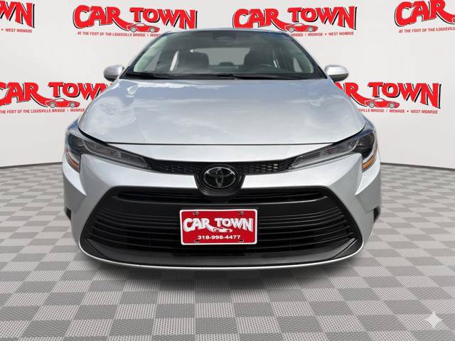 Used 2025 Toyota Corolla LE FWD image 3