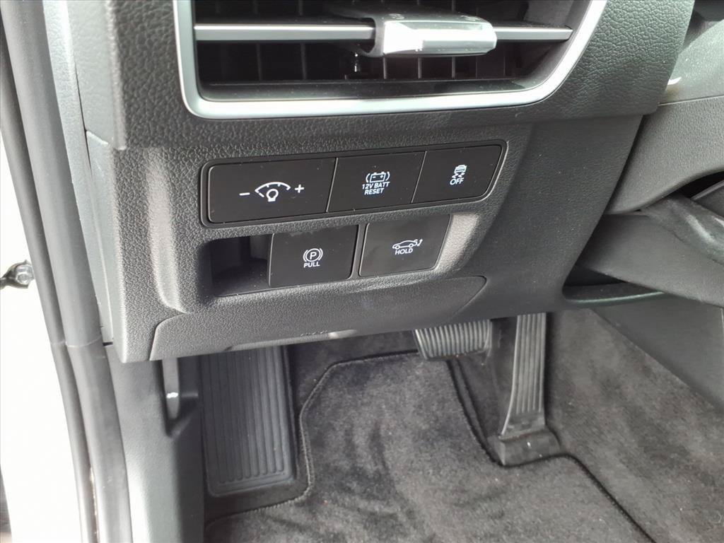 Used 2025 Hyundai Sonata Limited FWD image 15