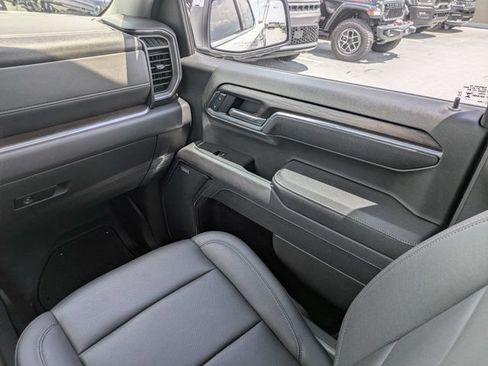 Used 2025 GMC Sierra 1500 SLT w/ SLT Convenience Package RWD image 17
