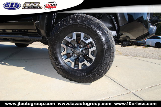 Used 2017 Toyota Tacoma TRD Off-Road w/ Tow Package (A/T) AWD/4WD image 9