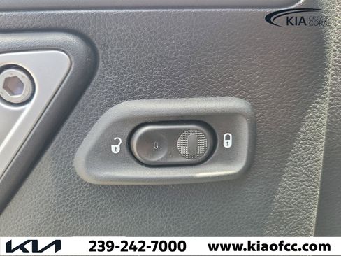 Used 2017 Jeep Wrangler Sahara w/ Connectivity Group AWD/4WD image 15
