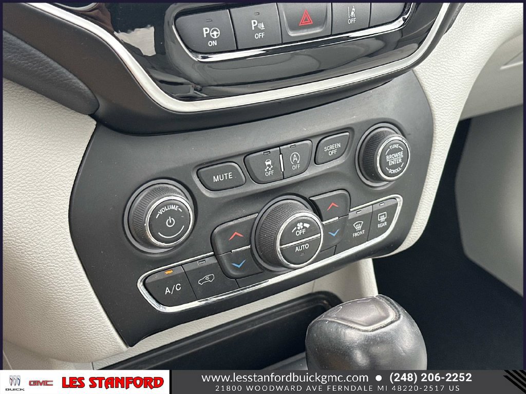 Used 2022 Jeep Cherokee Limited AWD/4WD image 32