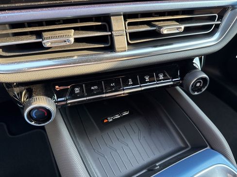 New 2026 Chevrolet Equinox EV LT image 35