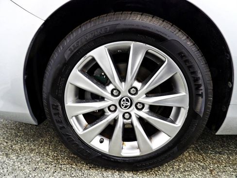Used 2015 Toyota Camry XLE w/ Moonroof Package FWD image 19