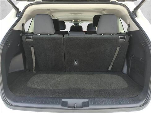 Used 2021 Toyota Highlander LE FWD image 6