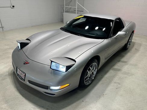Used 2004 Chevrolet Corvette Z06 w/ Memory Package RWD image 19