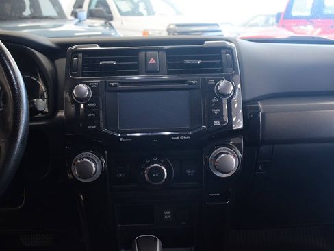 Used 2018 Toyota 4Runner TRD Off-Road Premium AWD/4WD image 30